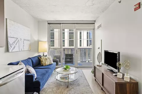 11 S Green St #1-1, Chicago, IL 60607