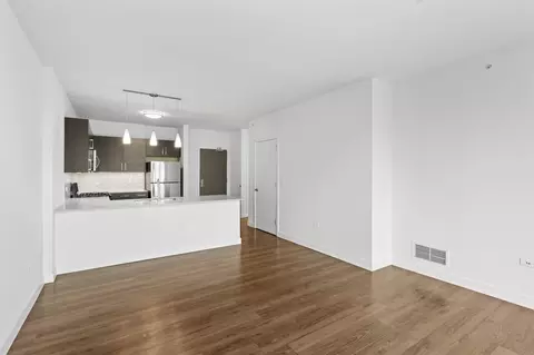 905 N Orleans St #1-1, Chicago, IL 60610