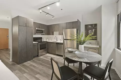 182 W Lake St #1-1, Chicago, IL 60601