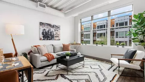 949 W Dakin St #1-1, Chicago, IL 60613