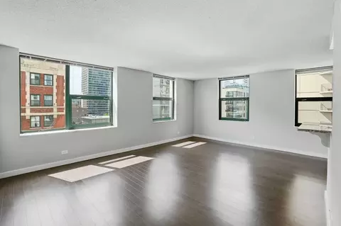 77 W Huron St #2-2, Chicago, IL 60654