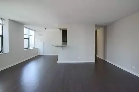 77 W Huron St #2-2, Chicago, IL 60654