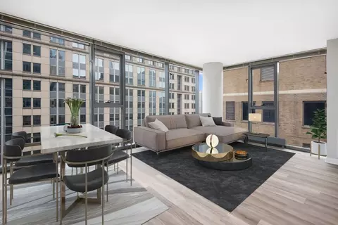 210 N Wells St #2-2, Chicago, IL 60606