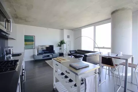 625 W Division St #2-2, Chicago, IL 60610
