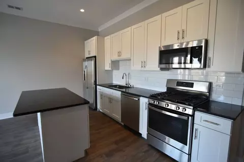 927 W Irving Park Rd #2-2, Chicago, IL 60613
