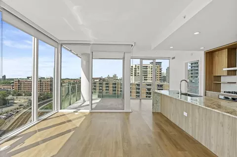 228 W Hill St #2-2den, Chicago, IL 60610
