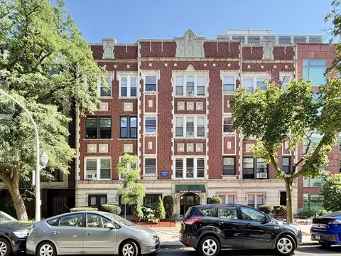 511 W Melrose St #206, Chicago, IL 60657