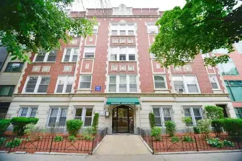 511 W Melrose St #206, Chicago, IL 60657