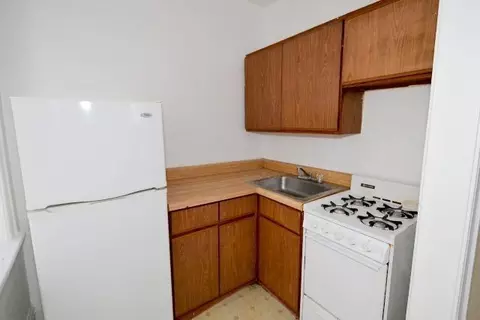 711 W Belmont Ave #208, Chicago, IL 60657
