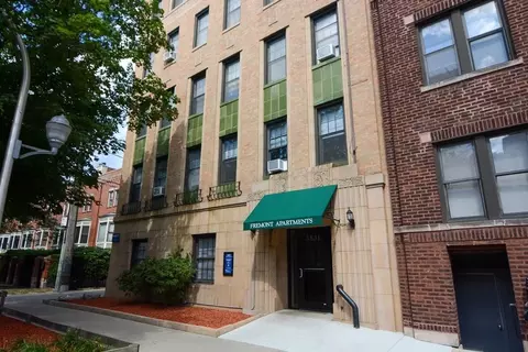 3831 N Fremont St #214, Chicago, IL 60613
