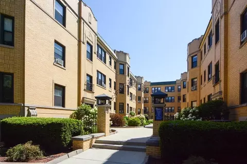 2317 N Rockwell St #1B, Chicago, IL 60647