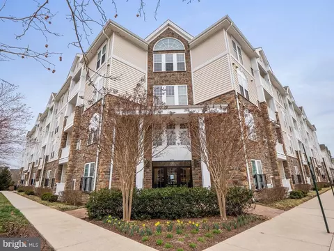 24701 Byrne Meadow Sq #211, Stone Ridge, VA 20105