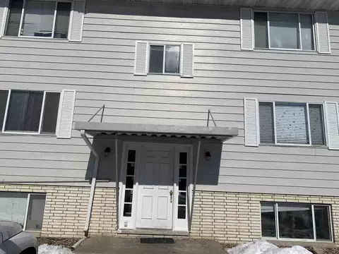 928 S Stewart St #11, Creve Coeur, IL 61610