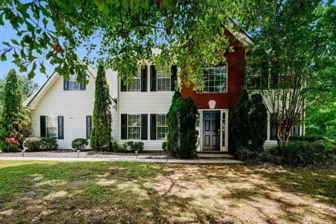 409 Grove Park Dr, Locust Grove, GA 30248