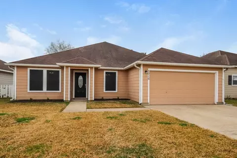 5016 Asia Ln, Dickinson, TX 77539