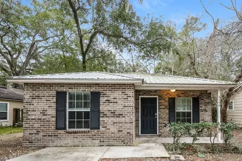 2140 Thomas Ct, Jacksonville, FL 32207