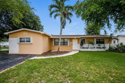 141 NW 76th Ter, Pembroke Pines, FL 33024