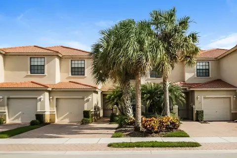 7388 Bristol Cir, Naples, FL 34120