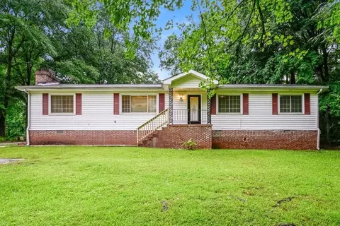 160 Swan Lake Dr, Stockbridge, GA 30281