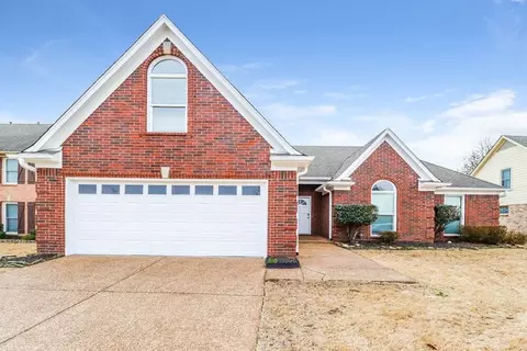 9355 Helmsley Dr, Cordova, TN 38016