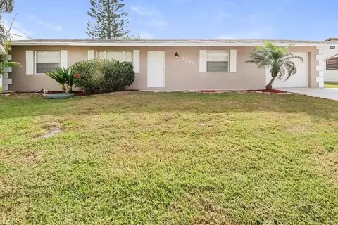 2317 SE Leithgow St, Port Saint Lucie, FL 34952