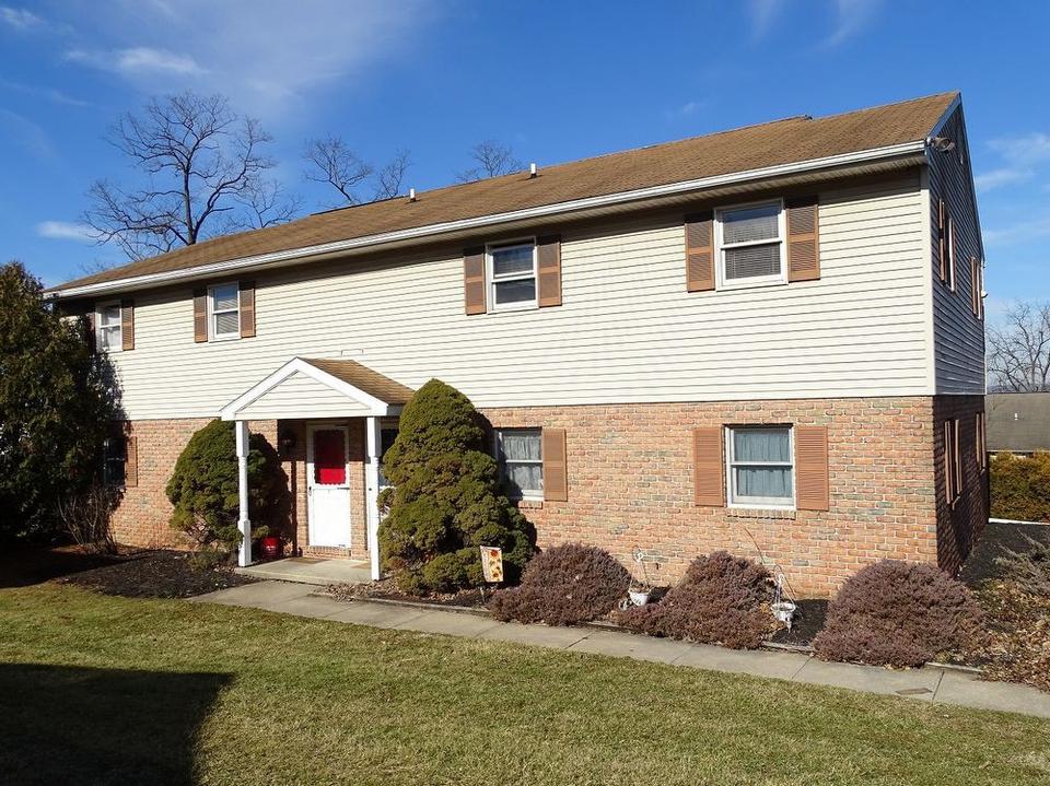 137 E Walnut St 4, Ephrata, PA 17522