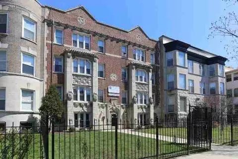 4735 N Beacon St #214, Chicago, IL 60640