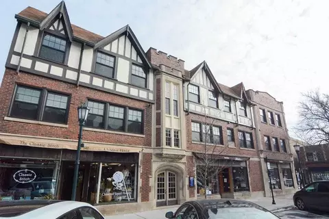 545 W Chestnut St #301, Chicago, IL 60610