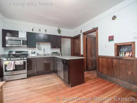 318 Beacon St #2, Somerville, MA 02143