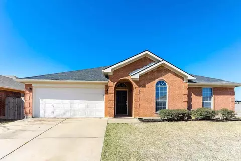 6918 Meadow Bend Dr, Arlington, TX 76002