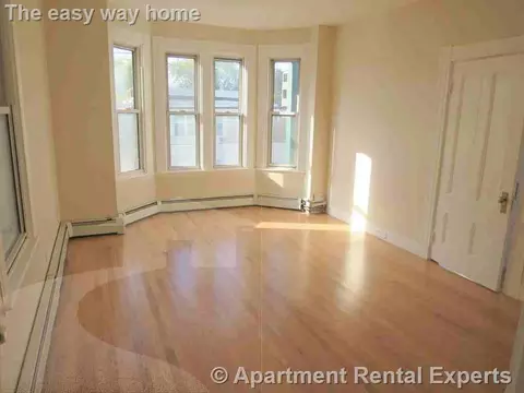 90 Norfolk St #4, Cambridge, MA 02139
