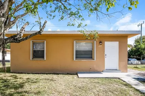 2814 NW 6th St, Pompano Beach, FL 33069