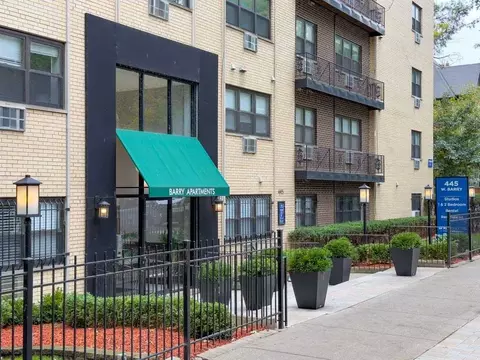 445 W Barry Ave #218, Chicago, IL 60657