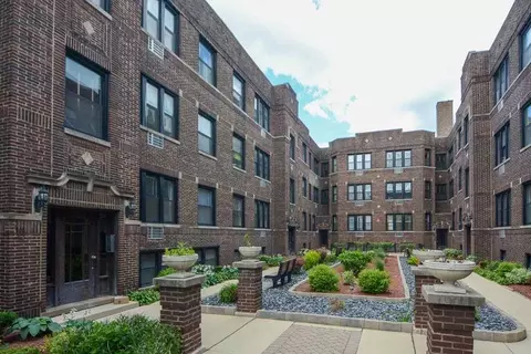 744 W Addison St #1E, Chicago, IL 60613