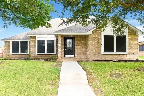 8801 Pine Forest Dr, Rowlett, TX 75088