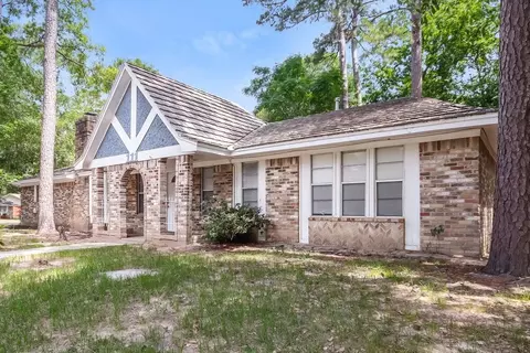 111 Belvedere Dr, Conroe, TX 77301