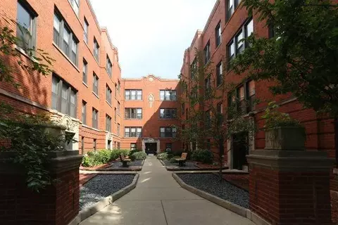 3525 N Racine Ave #3W, Chicago, IL 60657