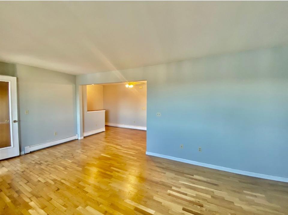 15 Acacia Ter, New Rochelle, NY 10805