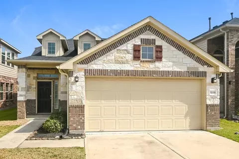 5119 Gulf Stream Ln, Bacliff, TX 77518