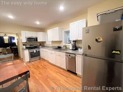 41 Cross St, Somerville, MA 02145