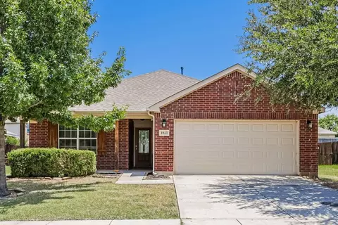 1813 Sparrow Ln, Aubrey, TX 76227