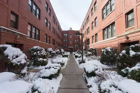 5742 N Winthrop Ave #308, Chicago, IL 60660