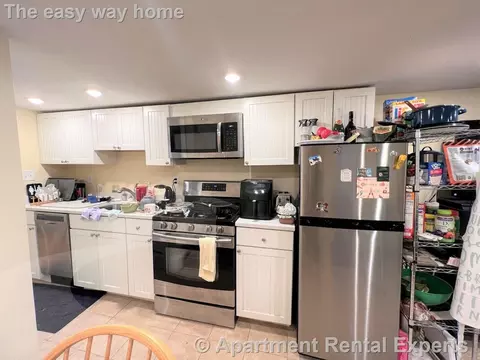 65 Walden St #1R, Cambridge, MA 02140