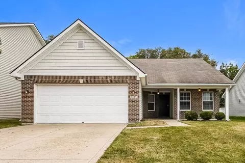 8689 N Deer Crossing Blvd, Mccordsville, IN 46055