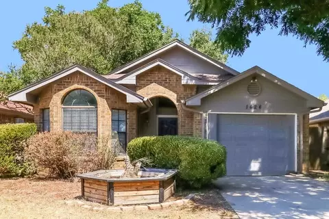 1424 Horncastle St, Fort Worth, TX 76134