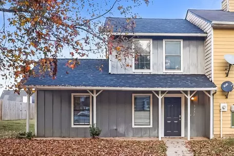 8272 Canyon Forge Dr, Riverdale, GA 30274