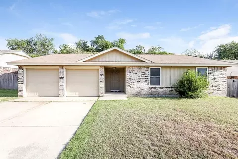 1513 NE 3rd St, Moore, OK 73160