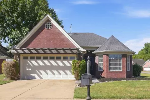 8531 Cross Point Dr, Olive Branch, MS 38654