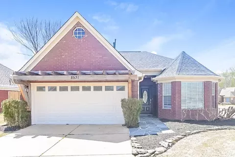 8531 Cross Point Dr, Olive Branch, MS 38654