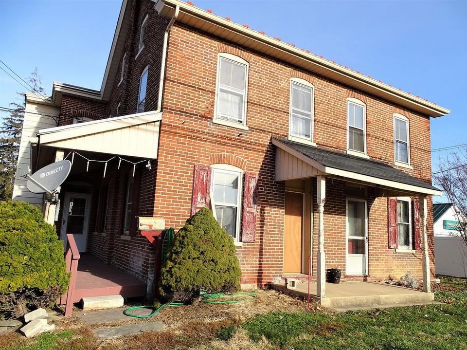 317 W Main St d, New Holland, PA 17557